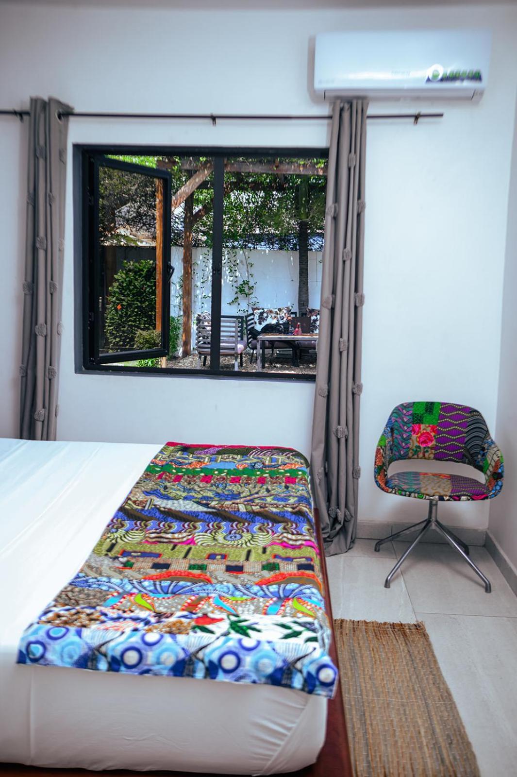 Ahome Guest House & Lounge ロメ エクステリア 写真